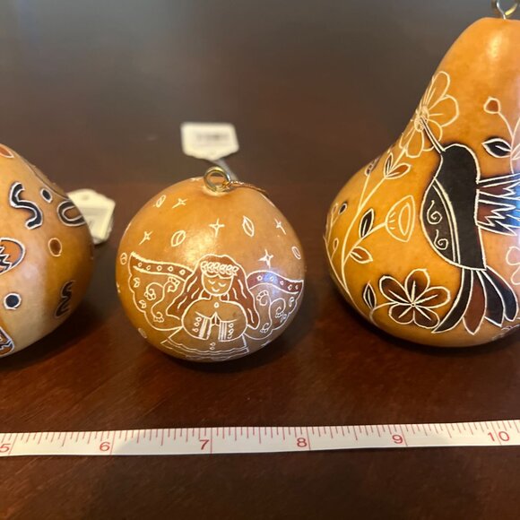 Set Of 4 Lucuma Designs Handmade Gourd Ornaments With Gingerbread & Bird Motifs - Picture 7 of 12